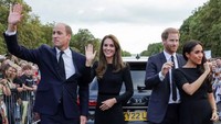 Ini merupakan kemunculan perdana mereka di depan umum sejak Maret 2020. Kedua pasangan itu terakhir terlihat bersama dalam acara Commonwealth Day di Westminster Abbey pada tahun 2020. (AFP)