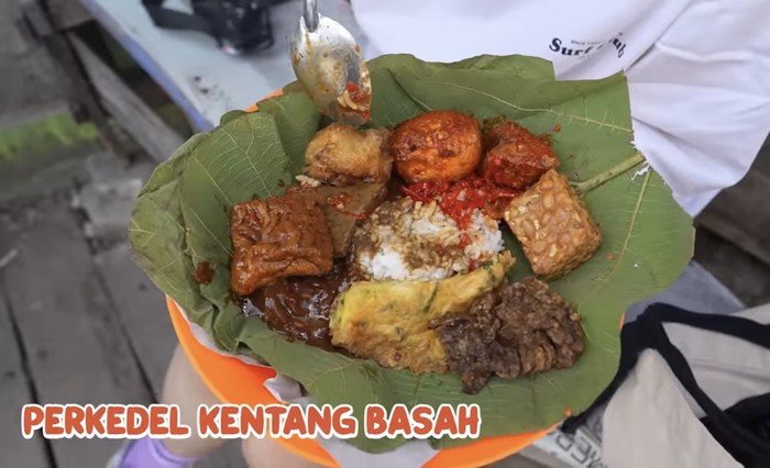 YouTuber cobain nasi jamblang Rp 1.000-an di Cirebon.