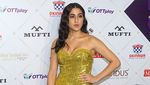 Sara Ali Khan Tebar Senyum Mempesona