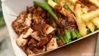 Selain itu, pelengkap kentang goreng juga bisa dijadikan sebagai pengganti nasi. Karenanya menyantap seporsi steak ayam itu sudah mengenyangkan. Foto: detikcom
