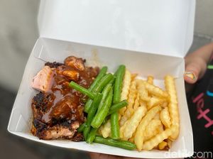 5758 Chicken Steak: Murah Mantap! Steak Ayam Saus Barbeque Rp 30 Ribu