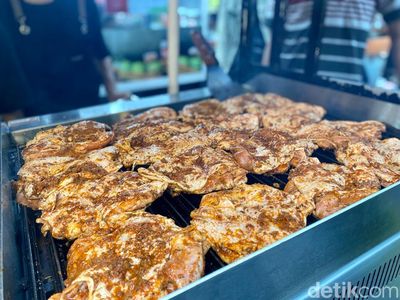 Cukup Rp 30 Ribu Buat Cicip Steak Ayam Bumbu BBQ yang Lagi Viral