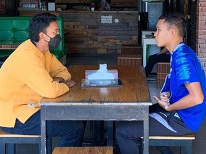 Aksi Sportif Erwin dan Figo Usai Tragedi Stadion Kanjuruhan