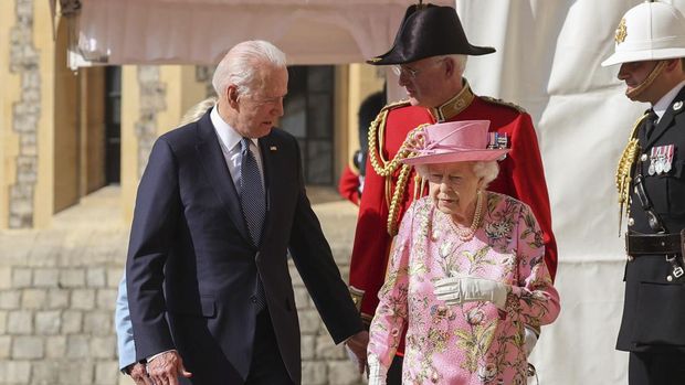 Britain's Queen Elizabeth II, right, walks with US President Joe Biden during his visit to Windsor Castle, near London, Sunday June 13, 2021. (Chris Jackson/Pool Photo via AP)