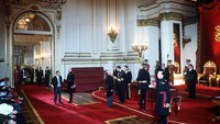 State room pada dasarnya memang merupakan ruangan yang diperuntukkan untuk publik. Ruangan-ruangan ini digunakan oleh keluarga kerajaan untuk menyambut para tamu resmi kenegaraan serta berbagai acara seremonial. Semua state room yang ada di istana dilengkapi oleh berbagai barang koleksi kerajaan. Mulai dari lukisan masterpiece dari berbagai seniman kenamaan hingga patung dan furnitur maha karya dari berbagai belahan bumi.