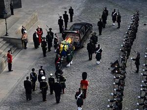 Peti Ratu Elizabeth Tiba di Katedral St Giles, Bakal Disemayamkan 24 Jam