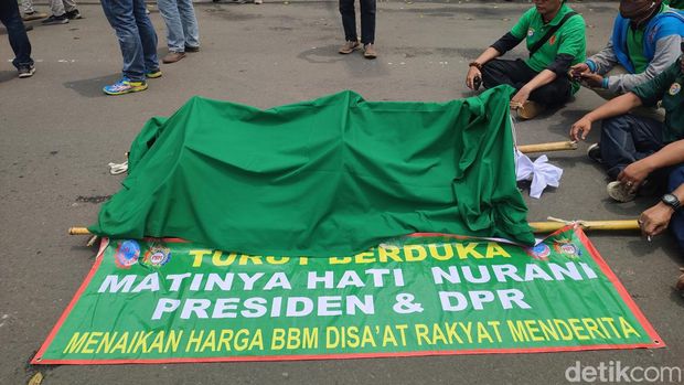Buruh Demo Tolak Kenaikan Harga BBM di Jakpus