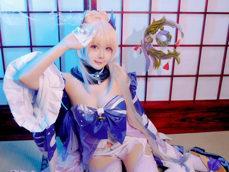 Clarissa Punipun Cosplay Kokomi Genshin Impact, Auto Pengin Nge-Wish!