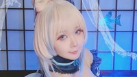 Salah satu yang sedang di-cosplay Clarissa Punipun adalah karakter Sangonomiya Kokomi. (Foto: dok. Instagram @punipun7)  