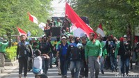 Aksi demo diawali dengan longmarch dari Stadion Kridosono menuju gedung DPRD Daerah Istimewa Yogyakarta (DIY) di Jalan Malioboro. Foto: Agus Septiawan/detikJateng