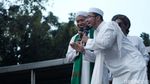 Ekspresi Menantu Habib Rizieq Orasi di Aksi 1209