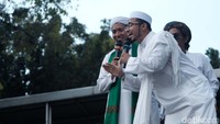 Husein Alatas menyebut bahwa kenaikan harga BBM menyebabkan rakyat sengsara. Menurutnya semua harga barang juga ikut naik dan lagi-lagi masyarakat yang terkena imbasnya. Aksi 1209 bubar pukul 17.15 WIB dengan tertib.