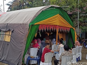 Cerita Sejoli di Enrekang Nikah di Tenda BPBD gegara Fenomena Tanah Bergerak
