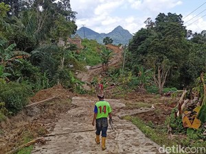 Pemkab Enrekang Bakal Relokasi Warga Desa Labuku gegara Tanah Bergerak