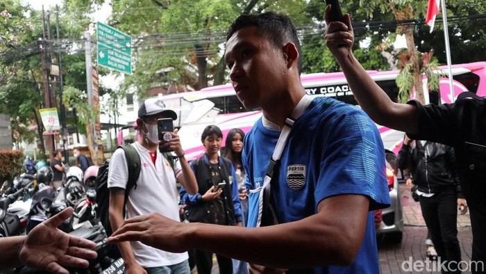 Erwin Ramdani saat tiba di Stadion Persib.