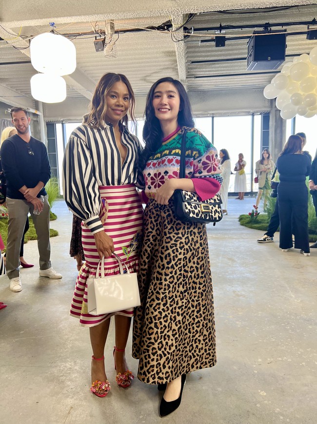 Tak ketinggalan, Febby berfoto bersama aktris Regina Hall. (Foto: Dok. Kate Spade New York)