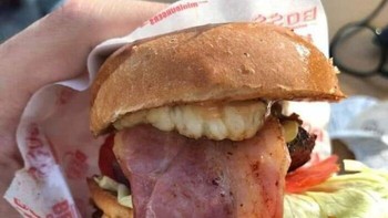 Burger kayak mulut, gigi dan lidah. Foto: Boredpanda