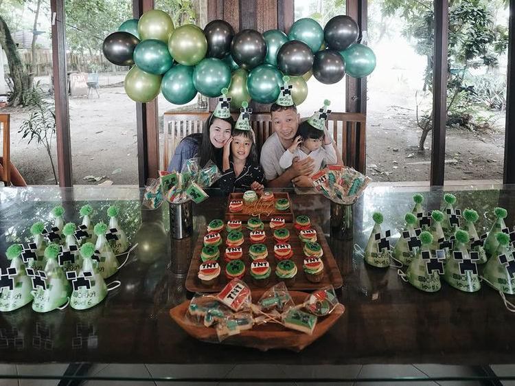 Kompaknya Keluarga Ringgo Agus Rahman Saat Rayakan Ulang Tahun Bjorka