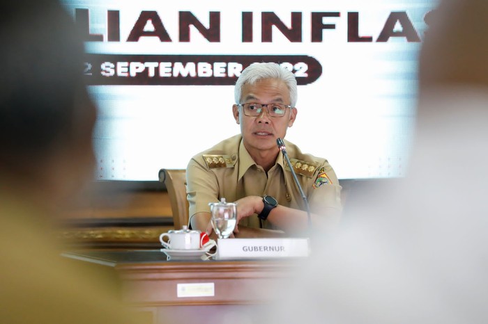 Gubernur Jawa Tengah Ganjar Pranowo rapat koordinasi secara virtual terkait pengendalian inflasi daerah.
