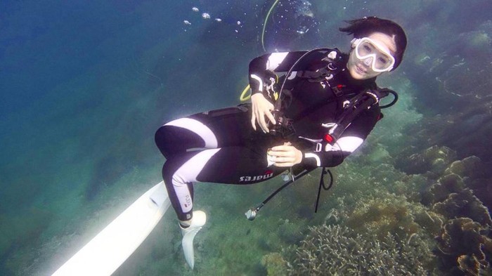 Hobi Baru Gisella Anastasia, Coba Scuba Diving Biar Pikiran Tenang