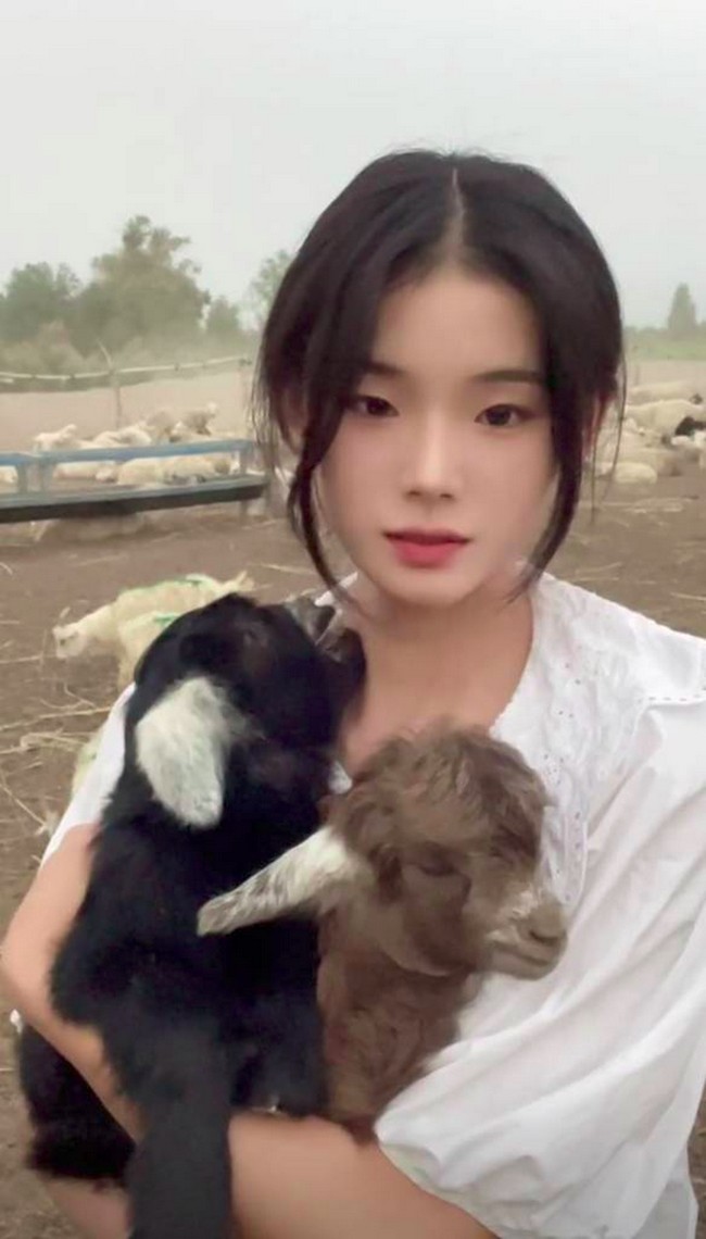 Mengenai videonya yang viral, Huiran mengatakan, Mungkin ada kontras yang mencolok antara penampilanku yang kurus dan videoku sebagai tukang jagal, video itu langsung viral, ujarnya dilansir Hanan Economic News.Foto: Dok. Douyin