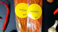 Toko online Suka Cemil menawarkan jajanan lidi-lidian dengan harga murah meriah. Satu bungkusnya Rp 3.500. Foto: Instagram @sukacemil_snack