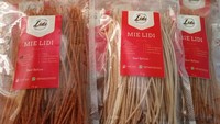 Lidi BJM menawarkan jajanan lidi-lidian dengan berbagai varian rasa. Salah satu yang menarik ada varian sapi panggan seharga Rp 9.000. Foto: Instagram @lidi.bjm