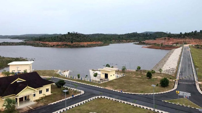 Jangan Kaget, Batam Punya Bendungan Seindah Ini Lho Kementerian PUPR telah menyelesaikan pembangunan Bendungan Sei Gong di Kecamatan Galang, Kepulauan Riau. Begini bentuknya.