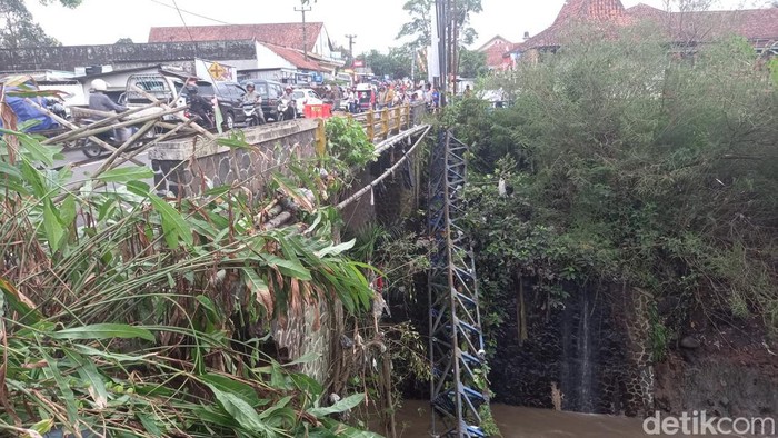 Jembatan Ciloseh di Kota Tasikmalaya.