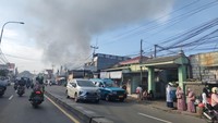 Saat ini pihaknya mengambil langkah dengan menutup official account pada Shopee dan TikTok Shop untuk sementara sampai selesai memindahkan gudang penyimpanan barang ke lokasi lain. (Dwi Andayan/detikcom)
