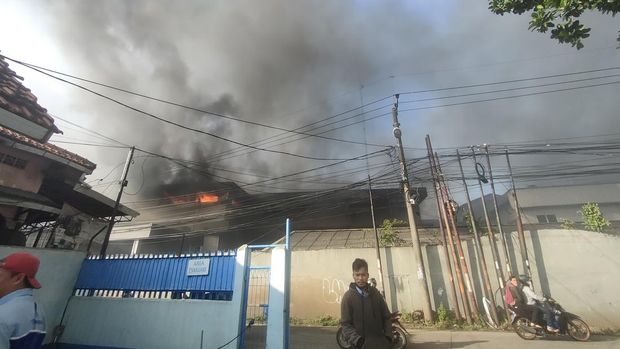 JNE Pekapuran Depok Kebakaran