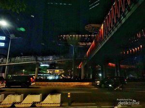 JPO Karet Sudirman Memang Asyik untuk Hunting Foto