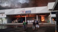 Begini penampakan gudang JNE yang mengalami kebakaran hebat di Depok, Jawa Barat, Senin (12/9/2022) pukul 7 pagi. Lokasi tepatnya berada di Jalan Pekapuran, Curug, Cimanggis. (Istimewa)