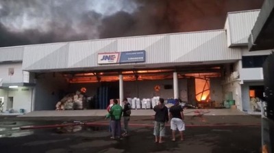Gudang JNE Terbakar, Eiger Rugi Besar