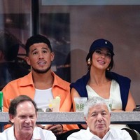 Seperti dikutip dari Daily Mail, Kendall Jenner dan Devin Booker menjalani hubungan cinta putus-sambung. Keduanya dikabarkan putus hubungan pada Juni 2022 dan kembali bersama pada Agustus 2022. Foto: Gotham/GC Images