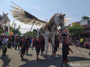 Uniknya Kirab Budaya G20 di Borobudur, Tampilkan Ikon Hewan dari Relief Candi