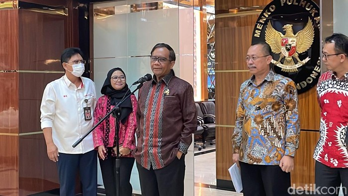 Komnas HAM Serahkan Hasil Penyelidikan Kasus Sambo ke Mahfud Md
