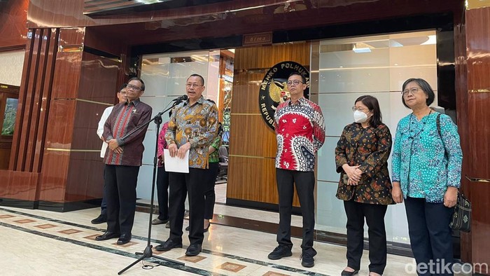 Komnas HAM Serahkan Hasil Penyelidikan Kasus Sambo ke Mahfud Md
