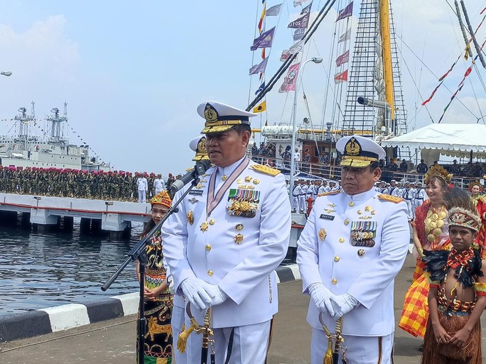 KSAL Laksamana Yudo Margono memimpin HUT ke-77 TNI AL di Kesatrian TNI AL Pondok Dayung, Jakarta Utara, Senin (12/9/2022).