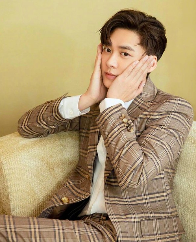 Pihak berwenang menyatakan bahwa Li Yifeng memang terlibat menyewa prostitusi. Penahanannya tersebut dilakukan pada Minggu (11/9/2022) karena dia telah berulang kali mengunjungi tempat prostitusi. Foto: dok. Instagram/@liyifengofficial