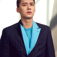 Skandal Li Yifeng sewa prostitusi awalnya beredar di media sosial Weibo. Rumor menyebutkan bahwa aktor 35 tahun itu mengunjungi rumah bordil pada 19 Agustus 2022. Menurut kabar, dia sempat ditahan selama 14 hari. Foto: dok. Instagram/@liyifengofficial