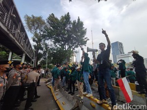 Mahasiswa Demo BBM Sindir Puan hingga Megawati: Ke Mana Tangisannya?