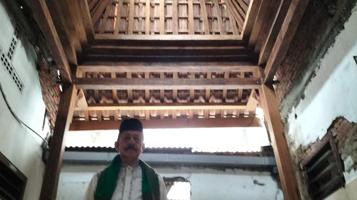 makam Mbah Kapiludin di jalan kupang gunung timur gang dolly Surabaya