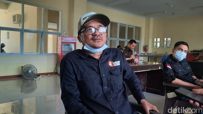 Direktur Celebes Research Institute (CRI) Muhaimin Faisal melaporkan Bupati Mamuju Sutinah Suhardi ke Kejaksaan Tinggi (Kejati) Sulawesi Barat (Sulbar) terkait dugaan korupsi anggaran Beasiswa Manakarra.