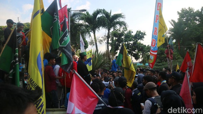Massa demo BBM di Kabupaten Kudus, Senin (12/9/2022).