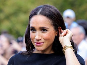 Gelar Harry Dihapus, Meghan Markle Terlihat Pakai Gelang Antistres