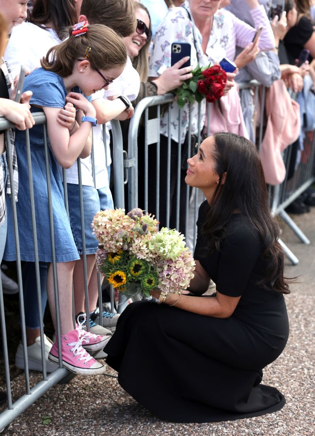 Kehadiran Meghan Markle ini jadi sorotan publik. Pasalnya, beberapa hari sebelumnya wanita 41 tahun ini membuat heboh dengan berbagai wawancaranya dengan majalah The Cut dan Podcast yang disiarkan Spotify. Foto: Getty Images/Chris Jackson