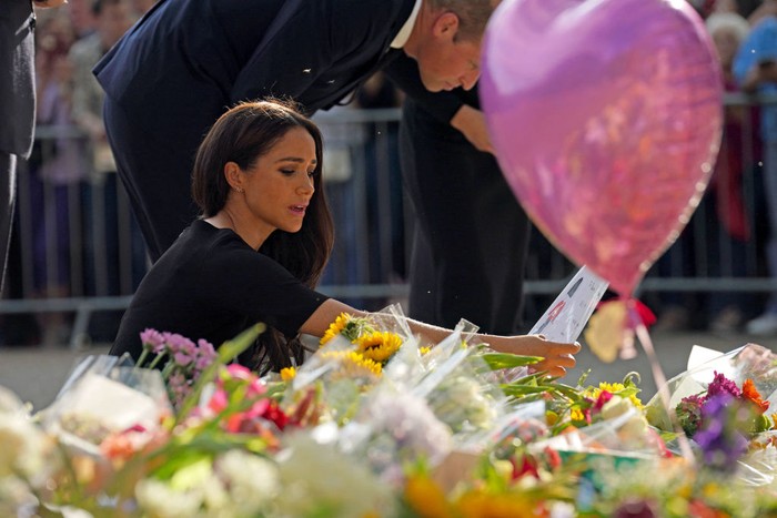 WINDSOR, ENGLAND - SEPTEMBER 10: Prince Harry, Duke of Sussex, and Meghan, Duchess of Sussex arrive on the long Walk at Windsor Castle arrive to view flowers and tributes to HM Queen Elizabeth on September 10, 2022 in Windsor, England. Crowds have gathered and tributes left at the gates of Windsor Castle to Queen Elizabeth II, who died at Balmoral Castle on 8 September, 2022. (Photo by Chris Jackson/Getty Images)