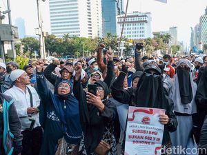 Foto-foto Ini Rekam Semangat Aksi 1209 Tolak BBM Naik