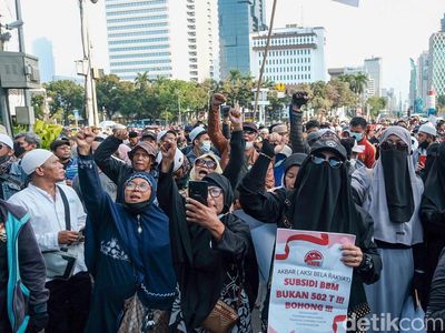 Foto-foto Ini Rekam Semangat Aksi 1209 Tolak BBM Naik